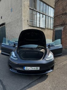 Tesla Model 3 - 10