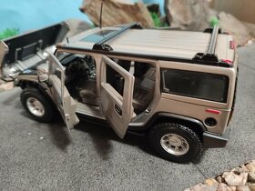 prodám model 1:18 HUMMER H2 - 10