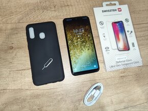 Samsung Galaxy A20e dual SIM – super stav s príslušenstvom - 10