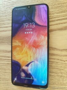 Samsung Galaxy A50 dual SIM - 128GB/4GB RAM super stav - 10