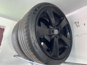 22 palcové disky +nízkoprofilové Michelin Pilot Sport 285/35 - 10