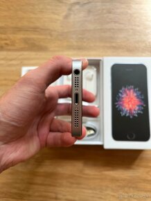 Apple iPhone SE 64GB Space Gray - 10