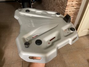 Givi kufor 42l s opierkou + Givi platna - 10