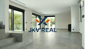 JKV REAL ponúka na predaj ELEGANTNÚ A LUXUSNÚ VILU ALTEA LA  - 10