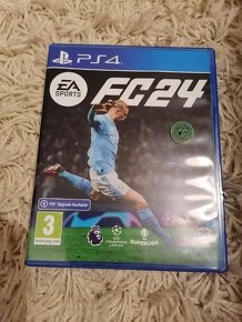 Predám PS4 PRO 1TB + 2 ovládače + 6 hier - 10