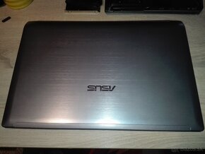 Asus. i3. 15,6“. Nový SSD 128GB+500GB. RAM 8GB. Nová baterka - 10