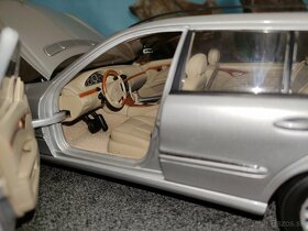 prodám model 1:18 mercedes benz E class combi - 10