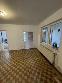 Realitná kancelária REMAX ponúka na predaj 3+1 izbový rodinn - 10