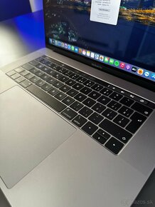 Macbook Pro 15" 2019 2,6 GHz 6-jadrový Intel Core i7 - 10