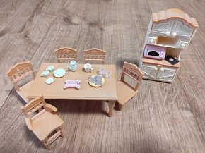 Sylvanian Families dom s nábytkom a 4 figúrkami - 10