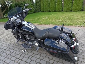 Harley Davidson FLHX Street Glide - 10