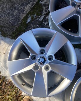 Škoda originálne ALU disky 5x112 + letné pneu 205/55 R16 - 10