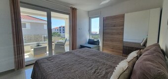 Zariadený 3-izb. dvojpodlažný apartmán s bazénom /Chorvátsko - 11