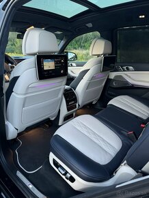 BMW X7 M50i BLACK INDIVIDUAL Full výbava  možná výmena - 11