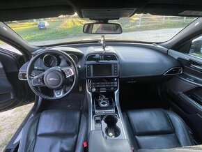 Jaguar XE 2.0d R-SPORT - 11