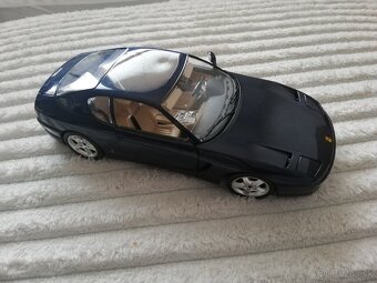 1:18 Mercedes 300 SEL , FERRARI 456  poskodne - 11