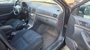 Toyota Avensis Combi 2.0 D-4D - 11