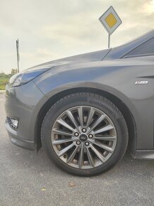 Ford Focus 1.5 EcoBoost ST line - 11