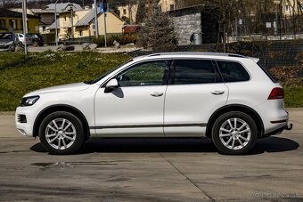 VW Touareg 3.0 V6 TDI (el. ťažné, navigácia, koža, el.kufor) - 11