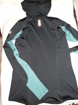 Bežecké tričko s kuklou Under armour - 11