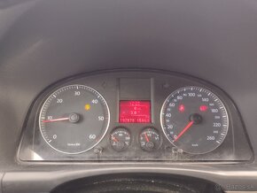 VW TOURAN 1.9 TDI NAJ.192000 KM ROK VÝROBY 2009 - 11