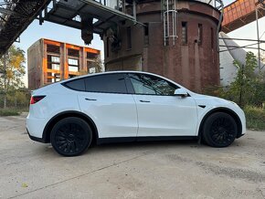 Tesla model Y long range - 11