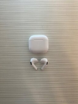 Apple AirPods 4 s aktívnym potlačením hluku - 11