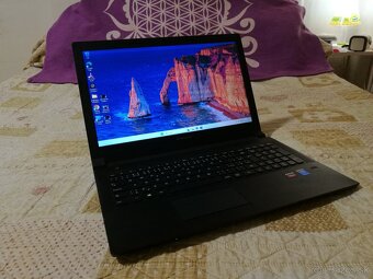 Lenovo. SSD 256 GB. RAM 16 GB. 15,6“ FHD. Grafika 2+8 GB. - 11