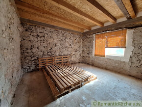 Priestranný dom v rekonštrukcii v krásnej dedinke Kamenica - 11