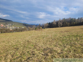 Stavebný pozemok s krásnym výhľadom nad obcou Jasenica pri - 11