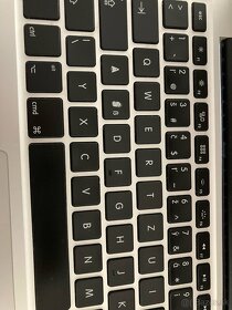 MacBook Pro 13.3/2.6GHz/8GB/128GB - 11