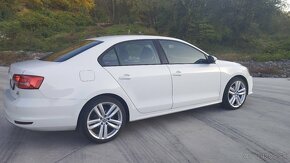 Predám Volkswagen Jetta 2.0 tdi 2014 bluemotion - 11