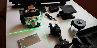 360 stupňový NIVELÁK  so štyrmi lasermi plus 1,2 m statív - 11