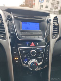 Hyundai i30 CW - 11