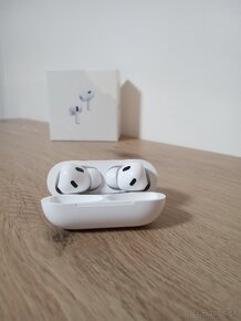 Apple AirPods - 11