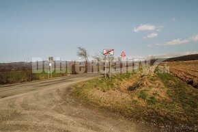 PREDAJ: Pozemok pre výstavbu rodinného domu, 885 m2, Veľká L - 11