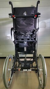 invalidny vozík 44cm s elektrickou vertikalizaciou - 11