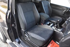 Mitsubishi Pajero 3.2DI-D SWB Intens - 11