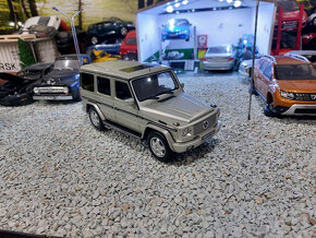 model auta Mercedes Benz G class 55 AMG Otto mobile 1:18 - 11