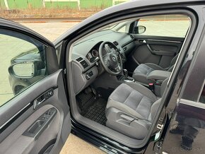 Volkswagen Touran 2.0 TDI DSG HIGHLINE XENON NAVI - 11