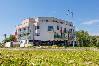 2-izb.byt s 2 balkónmi, pivnicou a park. miestom v garáži-BA - 11