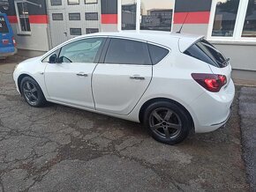 Opel Astra 1.4 Turbo 140k Cosmo - 11