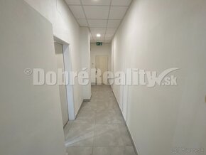 Na prenájom  pekný obchodný priestor o rozlohe 250m2 v Rimav - 11