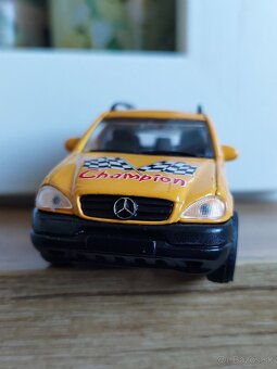 1:43 Mercedes-Benz ML - 11