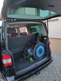 Predám VW MULTIVAN T5 - 11