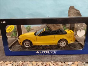 Prodám model 1:18 Ford mustang GT convertible 2006 - 11