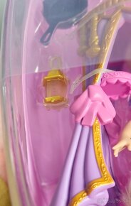 Rapunzel Na Vlásku kufrík original Disney Locika bábika set - 11