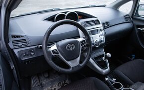 Toyota Verso 2.0L D-4D 7miestne - 11