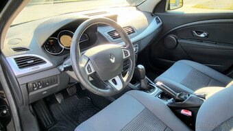 Renault Megane hatchback 2009 diesel - 11