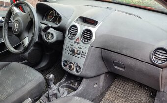 Predáme OPEL CORSA 1.2 16V SPORT jazdené jednou ženou - 11